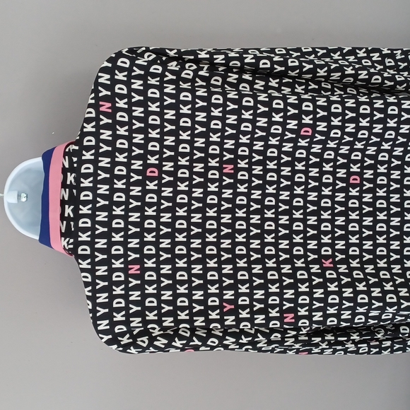 DKNY shirt Size XS button down DKNY silver buttons on cuff - Picture 3 of 6